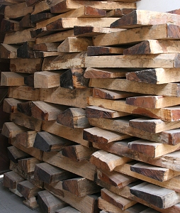 サントスピリト 工房　木材　乾燥
